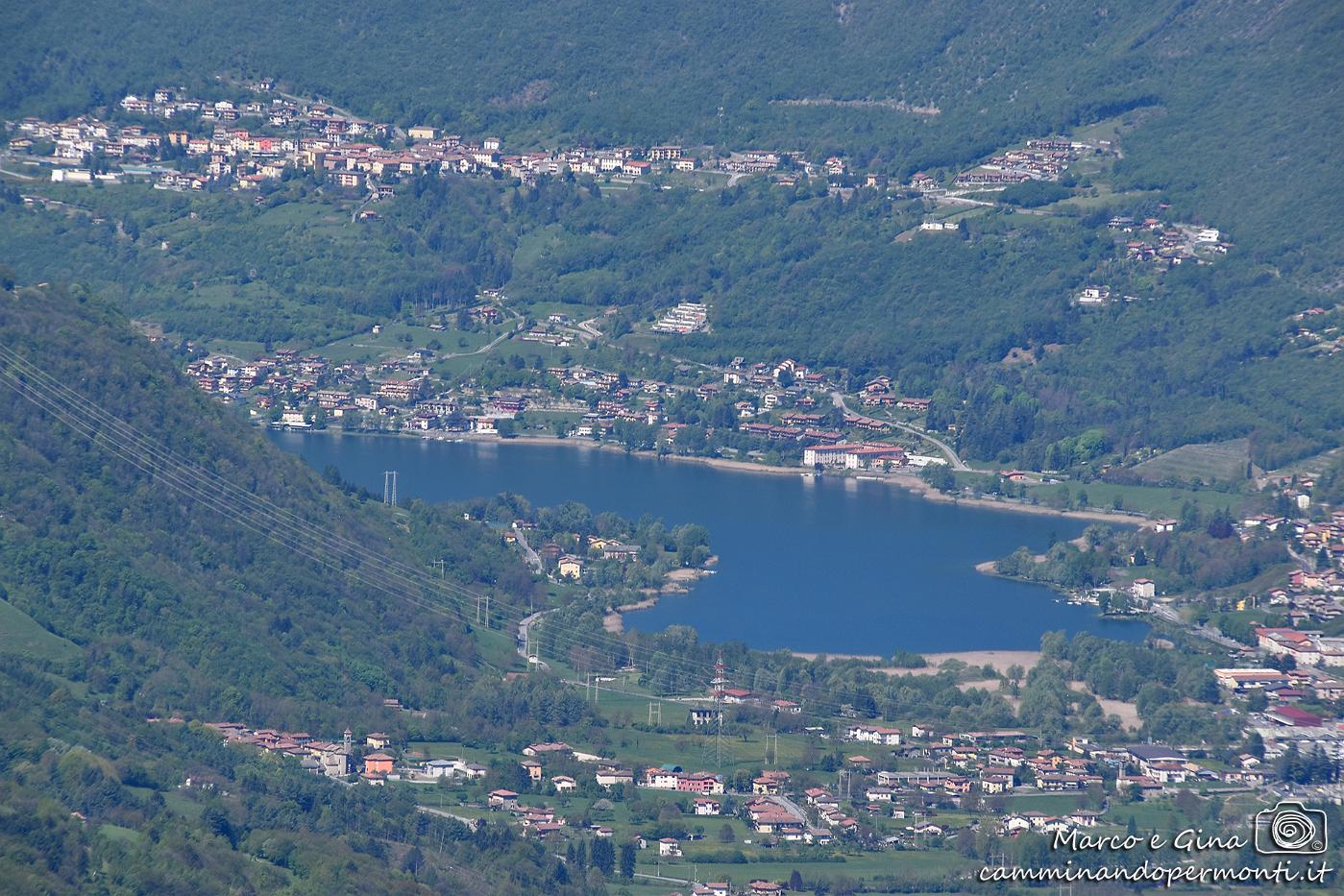 66 Corna Trentapassi - Zoom sul lago di Endine.JPG